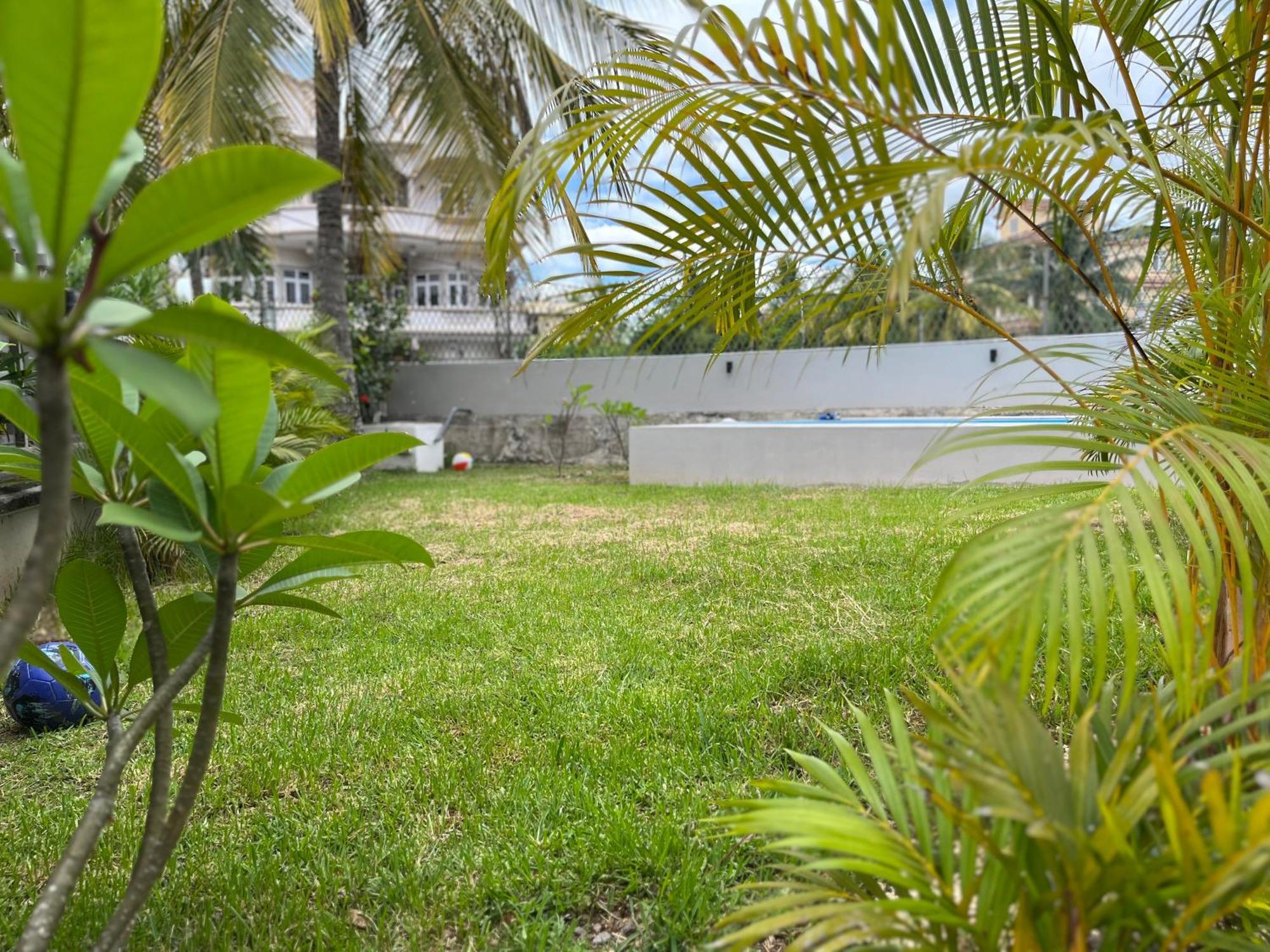 Seasons Break Apartment Pereybere Pereybere Beach Exterior photo